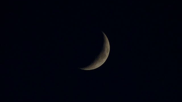 Waning Crescent Moon Spiritual Meaning