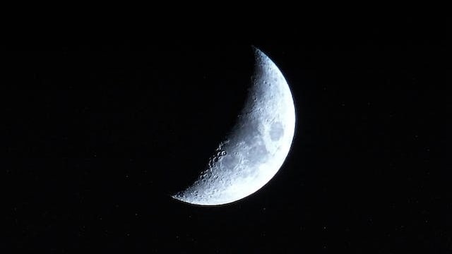 Waxing Crescent Moon Spiritual Meaning
